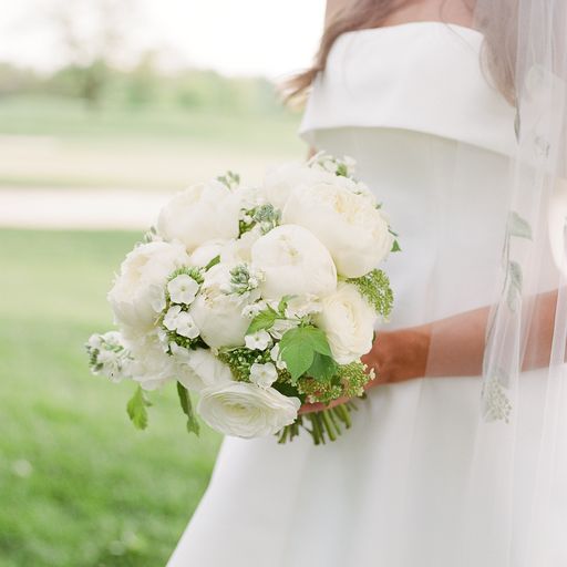 Timeless Elegance: Our Top 10 White Wedding Bouquets, lynn vale, audra wrisley photography 